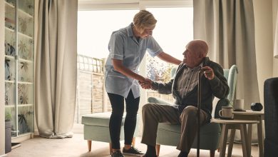 تصویر نقش پرستار در مراقبت از سالمند چیست؟ 