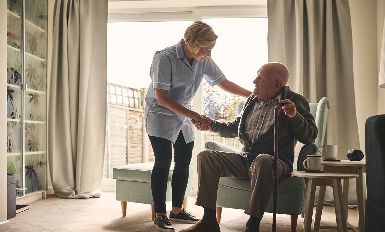 نقش پرستار در مراقبت از سالمند
