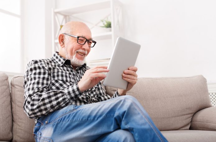 چگونه فناوری به سالمندان در دوران پیری کمک می کند؟