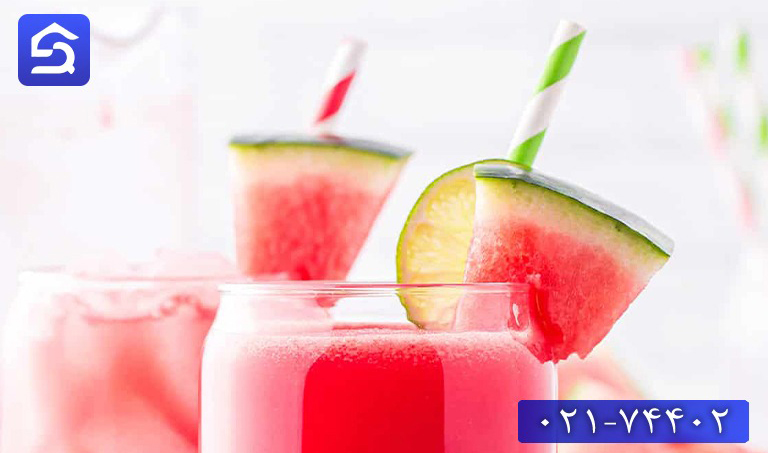 یک لیوان آبمیوه هندوانه تازه