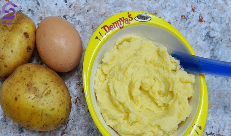 طرز تهیه پوره سیب زمینی برای نوزاد چند ماهه با روش آسان پوره سیب زمینی داخل ظرف غذا نوزاد