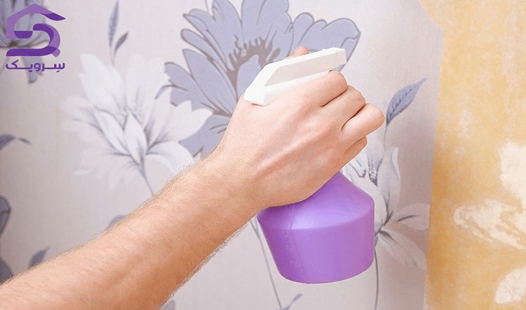 تمیزکاری کاغذ دیواری طرح‌دار با اسپری
