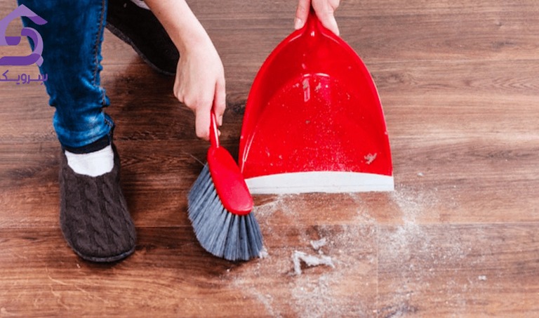 چگونه از ورود گرد و خاک به خانه جلوگیری کنیم؟ راهکار فوری نظافت کف خانه و برداشتن گرد و غبار با جاروی دستی