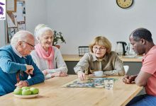 تصویر انواع سرگرمی برای سالمندان؛ 18 ایده بازی‌ و فعالیت‌ خانگی
