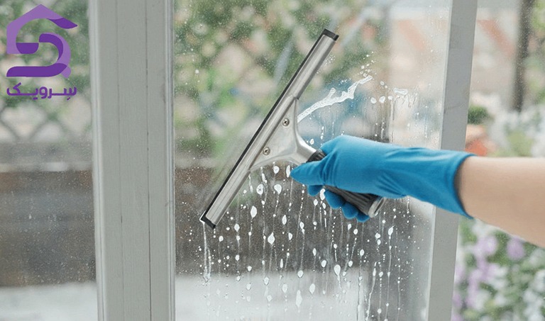 روش های تمیز کردن شیشه؛ راهنمای کامل برای داشتن شیشه براق