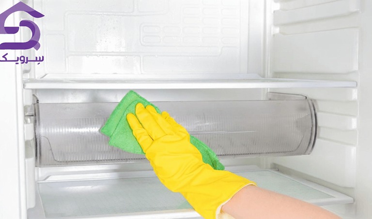 تمیز کردن یخچال؛ آموزش جامع شستشوی یخچال با روشهای موثر تمییز کردن کشوهای یخچال