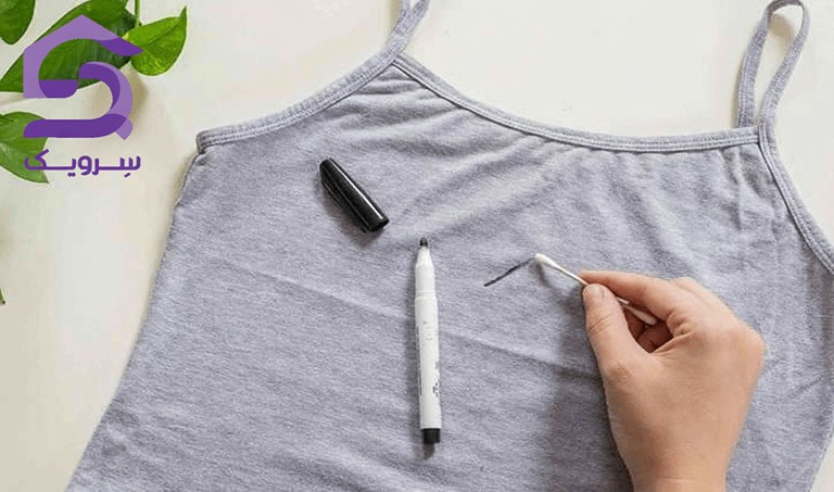 11 روش پاک کردن جوهر خودکار از روی لباس تیره و روشن پاک کردن لکه جوهر خودکار از روی لباس با پنبه آغشته به محلول