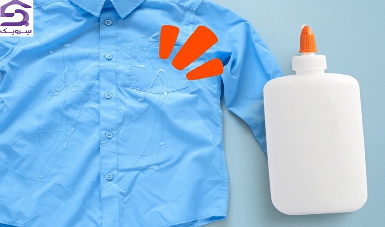 پاک کردن چسب از روی لباس؛ از معرفی حلال تا ترفند حذف چسب روی پیراهن آبی چسب ریخته است