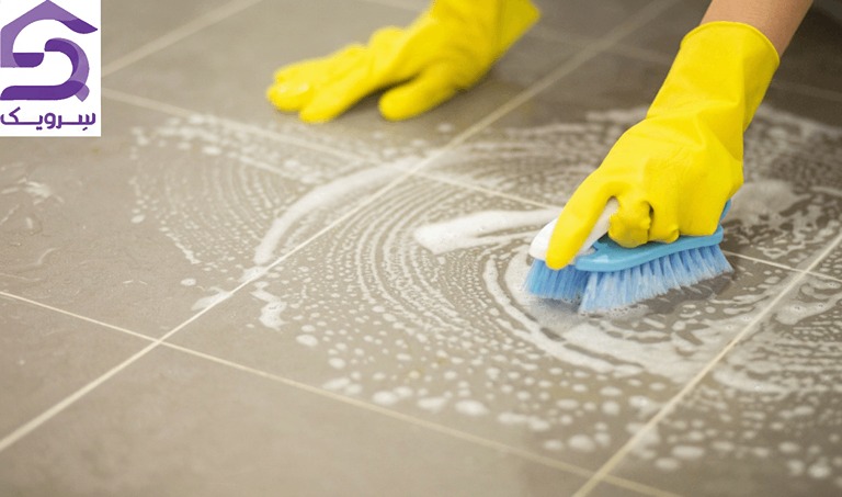 شست‌وشوی کف با برس و کف
