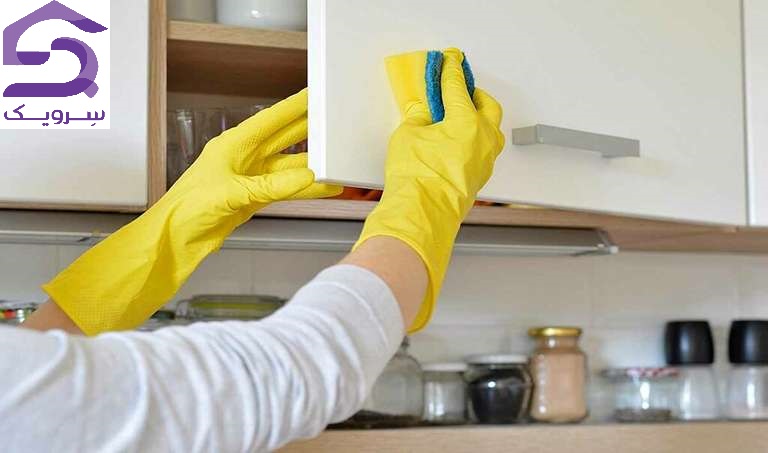پاک کردن چربی کابینت آشپزخانه؛ از لکه تازه تا چربی قدیمی