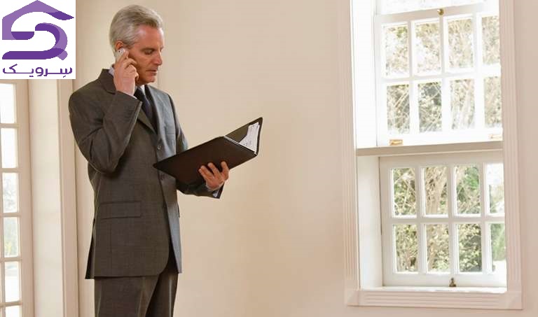 تصویر مدیر مجتمع در حال پیگیری امور ساختمان